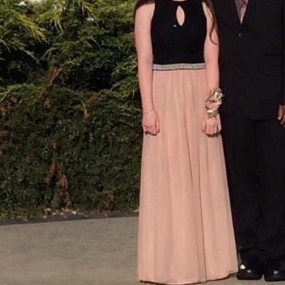 Formal dress💖 - Picture 2 of 3